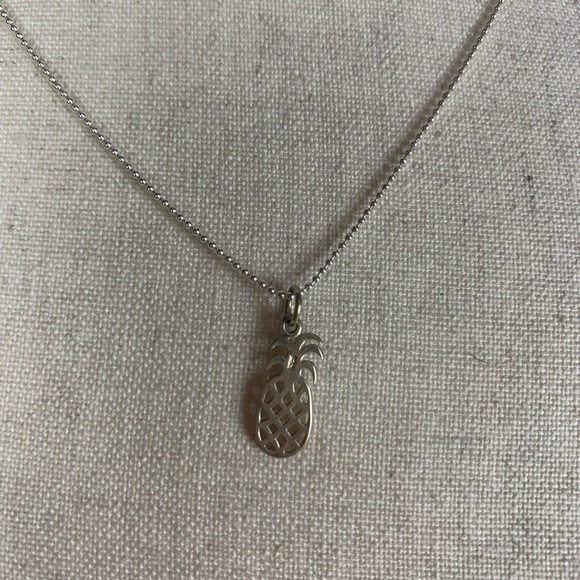 Sterling silver pineapple necklace - Picture 2 of 5
